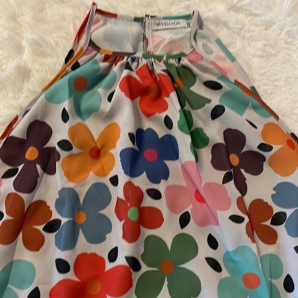Miss Look Floral Top Sz 2X - Picture 2 of 4